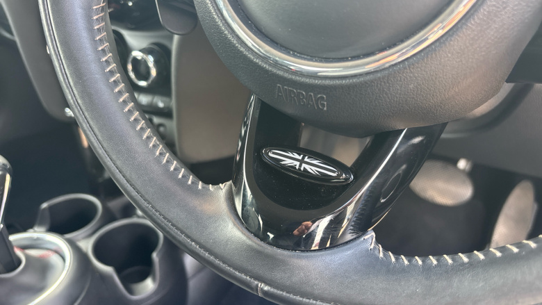 MINI Hatchback 2.0 Cooper S Exclusive II 3dr [Comfort/Nav Pack] Petrol Hatchback